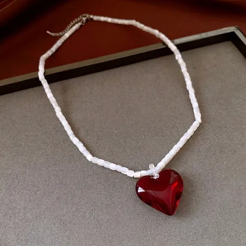 Elegante Collar Con Colgante De Corazón Rojo Piedra Ojo De Gato Cadena De Cuentas Blancas Resina Accesorio Minimalista Mujer