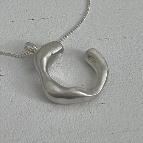 Collana In Argento Sterling 925 Con Pendente A Forma Di C Organica Irregolare Minimalista Geometrico Finitura Opaca Per Donna