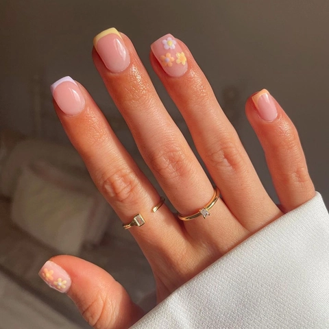 Short Square Press On Nails Franse Tips Bloemmotief Geel Paars Oranje Verwijderbare Kunstnagels Voor Dames