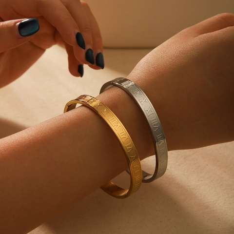 Bracciale Rigido Con Numeri Romani Acciaio Inossidabile Placcato Oro 18K Punk Moda Fibbia Gioielli Per Donna Uomo