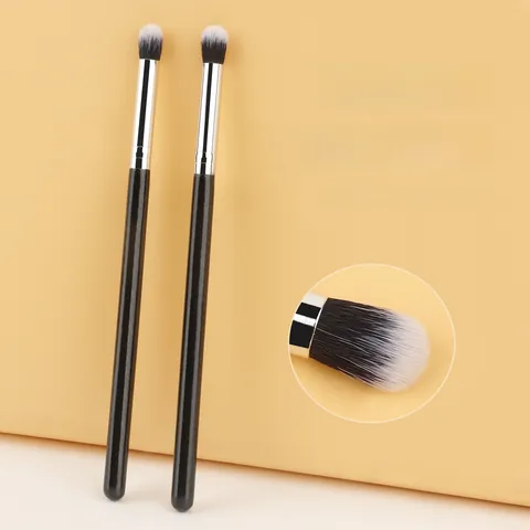 Professional Highlighter Blending Brush Eyeshadow Brush Soft Synthetic Fiber Makeup Brush Wooden Handle Beauty Tool
