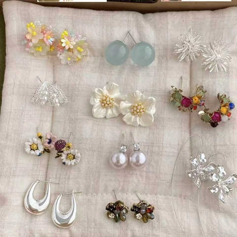 Blumen Künstliche Perlen Ohrstecker Mit Zirkonia Legierung Design Und Silberner Ohrnadel Leichter Luxus Schmuck Für Frauen