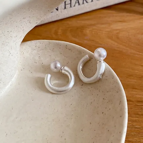 C-Förmige Creolen Gebürstetes Kupfer Mit Imitationsperle Und 925 Sterling Silber Ohrstecker Minimalistischer Moderner Schmuck