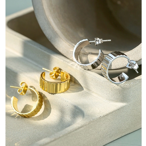 Gerippte C-Förmige Creolen Stecker Mit 925 Sterling Silber Ohrstecker Vergoldetes Kupfer Geometrischer Modeschmuck