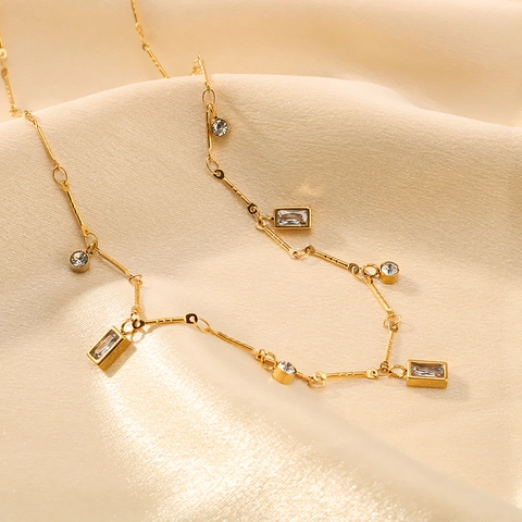 Zierliche Vergoldete Edelstahl Halskette Geometrische Rechteckige Runde Zirkonia Anhänger Minimalistischer Schmuck Für Damen