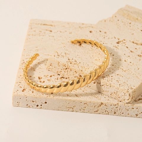 Retro Manschettenarmband Mit Gedrehter Seilstruktur 18K Vergoldeter Edelstahl C-Förmiger Offener Armreif Schmuck