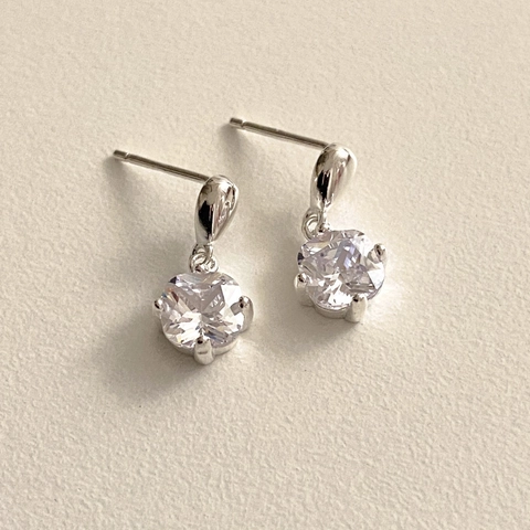 Minimalist Four-Claw Round Zircon Drop Stud Earrings With 925 Sterling Silver Earring Post For Women Elegant Jewelry
