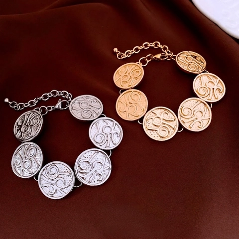 Vintage Round Coin Relief Bracelet Alloy Metal Retro Adjustable Chain Bangle For Women Fashion Jewelry Accessory