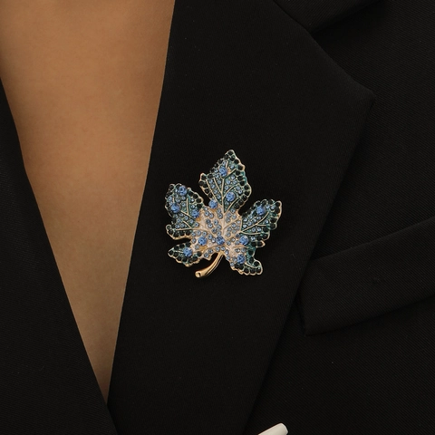 Broche de Aleación de Hoja de Arce de Lujo Elegante Pin de Esmalte de Strass Para Mujer Joyería Accesorios Regalo