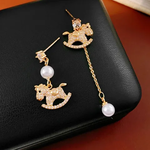 Asymmetrische Schaukelpferd Tropfenohrringe Mit Faux Künstliche Perle Zirkon Und Silber Ohrstecker Vergoldeter Eleganter Schmuck Damen