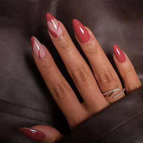 Ongles À Presser Forme Amande Rouge Motif Cœur Brillants Ongles Artificiels Style Saint Valentin Pour Femmes