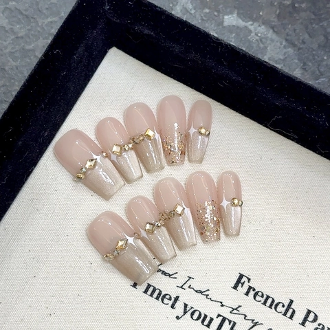 Handgemaakte Champagne Gradiënt Kattenoog Coffin Plaknagels Luxe Strass Ster Ontwerp Elegante Kunstnagels Voor Vrouwen