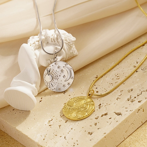 Vintage Stainless Steel Sun Moon Star Embossed Round Pendant Necklace For Women Retro Celestial Snake Chain Gold Silver Jewelry