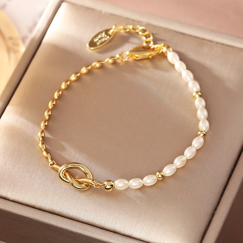 Mode Vergulde Knoop Kunstparel Armband Voor Dames Asymmetrisch Gesplitst Ontwerp Handgemaakte Elegante Sieraden Accessoire