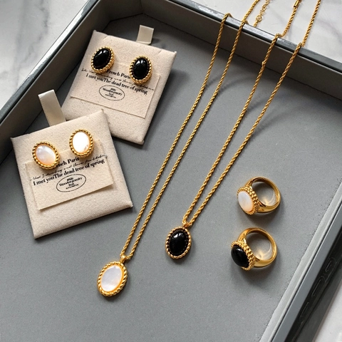 French Retro Gold Plated Oval Pendant Necklace Earrings And Ring With Agate Mother Of Artificial Pearl Inlay For Women Vintage Style