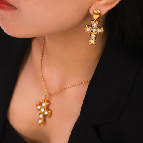 Vintage 18K Vergulde Roestvrijstalen Kruis Ketting En Oorbellen Met Kunstparels En Gekleurde Edelstenen Barok Stijl