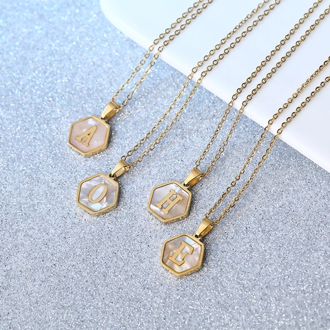 Minimalistische Zeshoekige Initialen Hanger Ketting 18K Verguld Roestvrij Staal Wit Kunstparelmoer Voor Dames