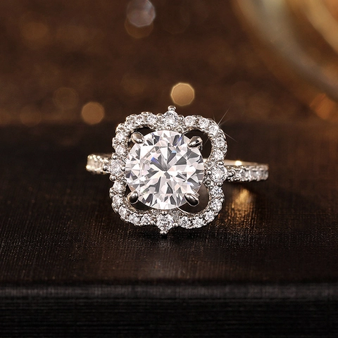 Elegante Bloem Halo Ring Voor Dames Koper Met Cubic Zirconia Ronde Slijpvorm Hoofdsteen Mode Luxe Sieraden Zilvertint
