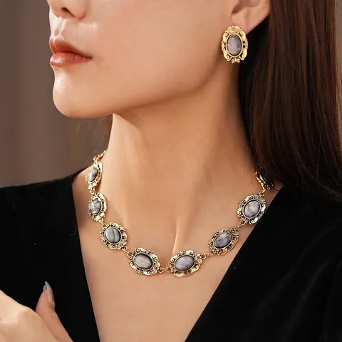 Collier Et Boucles D Oreilles Vintage Résine Grise Ovale Alliage Sculpté Style Palais Baroque Tige En Argent