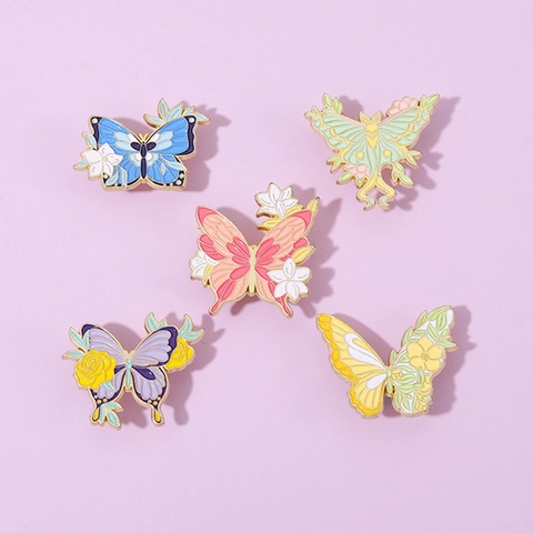 Spille a Forma di Farfalla e Fiori in Lega di Cartone Animato Smaltato per Donna Spille di Animali Floreali per Vestiti Zaino Gioielli Regalo