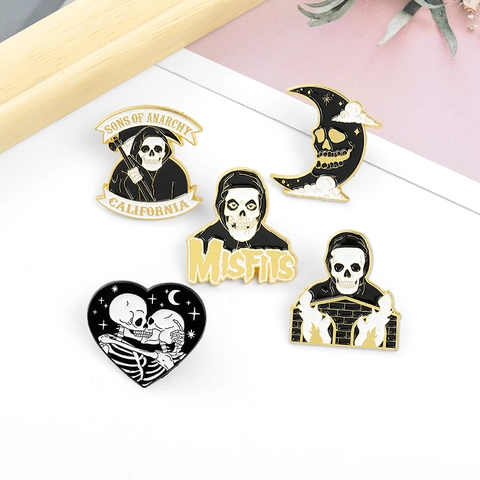 Spilla in Smalto Scheletro in Lega Gotica Per Halloween Festa Stile Punk Mietitore Cuore Luna Teschio Spilla Gioielli