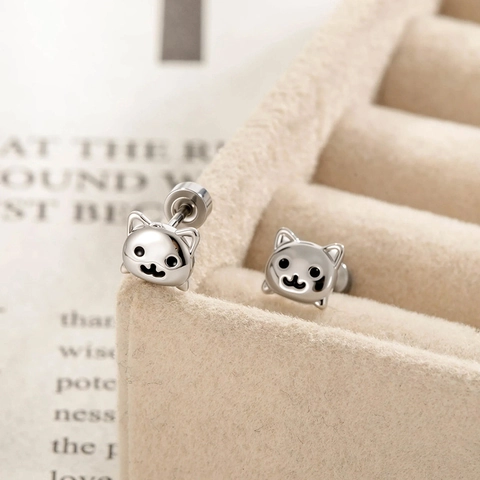 Cartoon Cat Cartilage Earring Stud Titanium Steel Copper Screw Back Glossy Kitten Ear Bone Nail Sweet Style Jewelry