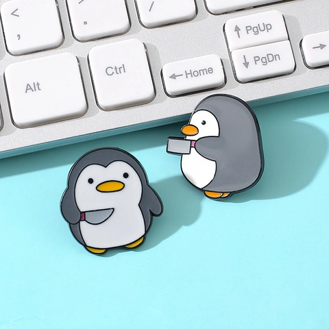 Enamel Pin Brooches Cute Cartoon Penguin With Knife Meme Zinc Alloy Japanese Kawaii Badge For Clothing Backpack Decoration