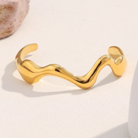 Brazalete De Puño Ondulado Chapado En Oro De 18K Acero Inoxidable Pulsera Abierta Irregular Joyería Pulida Para Mujer