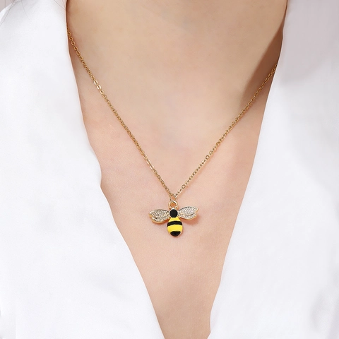 Bee Pendant Necklace Stainless Steel Chain Alloy Enamel Rhinestone Jewelry For Women Simple Stylish Clavicle Accessory