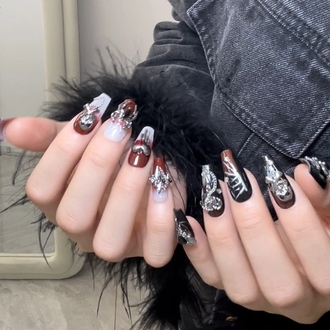 Handgefertigte Harz Press-On-Nägel Gothic Punk Stil Mit 3D Legierung Totenkopf Spinne Herz Charms Lange Sargform Rot Schwarz
