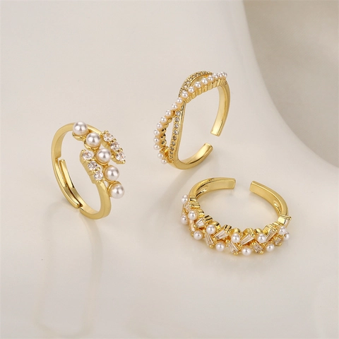 Elegante Anello Aperto Regolabile Rame Placcato Oro Con Imitazione Perla Artificial E Zircone Gioielli Di Moda Per Donne