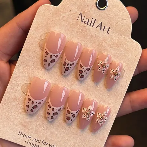 Unghie Press On Forma Mandorla Stampa Leopardata French Tip Decorazione Floreale Rilievo Lucido Rosa Nude Moda Donna