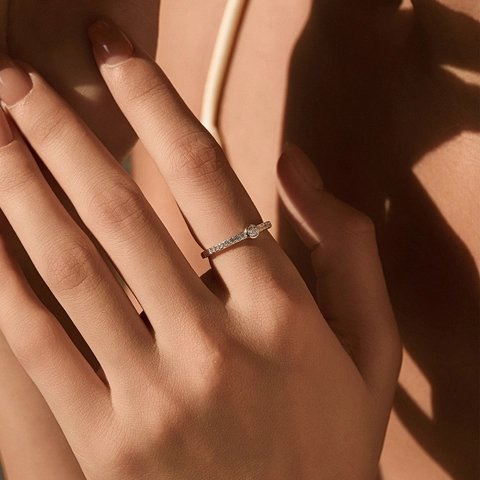 Eleganter Moissanit Ring 925 Sterling Silber Rundschliff Blase Stapelbar Pavé Hochzeit Band Schmuck Für Frauen