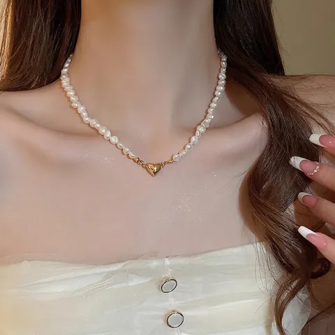 Baroque Freshwater Pearl Necklace With Gold Heart Magnetic Clasp Alloy Clavicle Chain French Vintage Style For Women