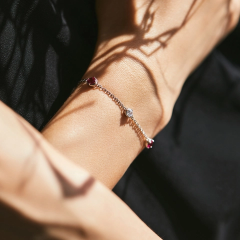 Bracciale in Argento Sterling 925 per Donna Minimalista con Zirconia Rotonda Rossa Catena Sottile Regolabile Gioielli Anniversario