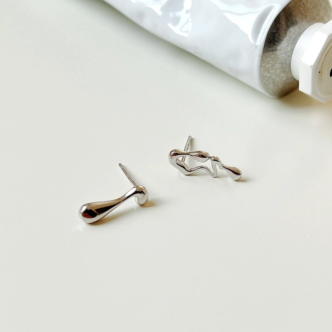 Asymmetrische Musiknoten Ohrstecker 925 Sterling Silber Flüssigmetall Fluid Stil Minimalistischer Schmuck Für Damen