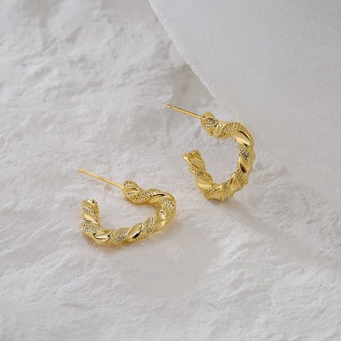 Pendientes De Aro En C Con Forma De Corazón Texturizados Diseño Retorcido Cobre Bañado En Oro 18K Con Poste De Plata 925