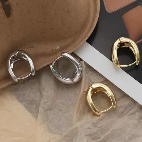 U-förmige Huggie Hoop Ohrringe Messing 18K Gold Platin Plattiert Spiegel Poliert Minimalistisch Geometrisch Damen