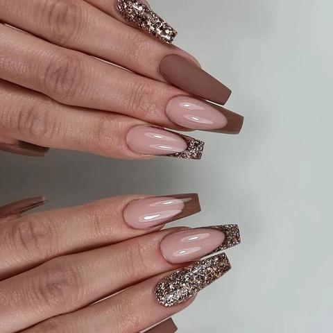 Bruine Nude Press On Nagels Lange Coffin Valse Nagels French Tips Glitter Elegante Manicure Voor Dames