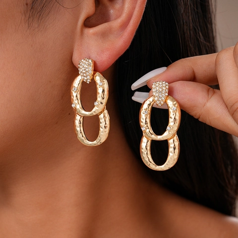 Boucles D'oreilles Pendantes Doubles Ovales Entrelacées Alliage Avec Tige En Argent 925 Texture Martelée Zircon