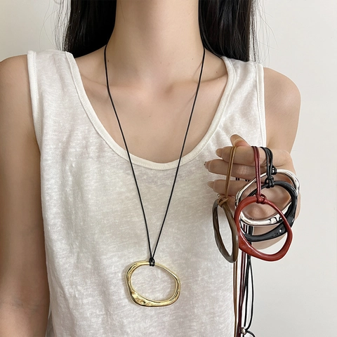 Collier À Pendentif Géométrique Irrégulier Minimaliste Longue Chaîne De Pull Réglable En Alliage Et Corde En Cuir Femme