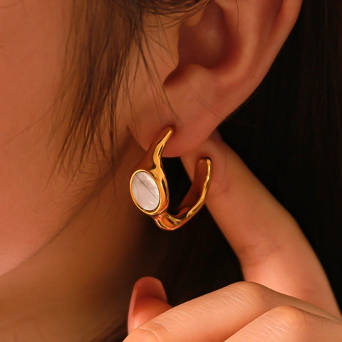 French Retro C-Shape Earrings Stainless Steel 18K Gold Plated White Mother Of Artificial Pearl Irregular Texture Vintage Women