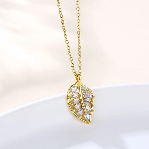 Blatt Anhänger Halskette Edelstahl Gold Plattiert Mit Zirkon Elegant Hohl Design Marquise Schnitt Zierlich Minimalistisch Damen