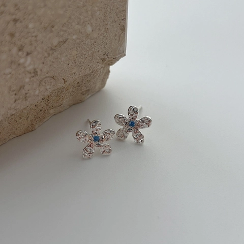 Bloem Oorknopjes Gehamerde Textuur 925 Sterling Zilver Met Blauwe Zirkoon Niche Ontwerp Elegante Sieraden Voor Dames