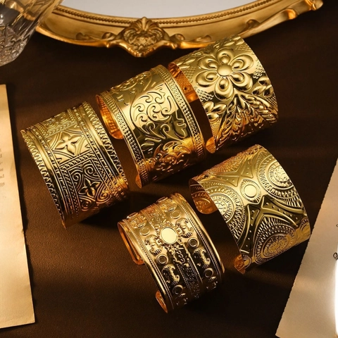 Vintage Bohemian Θιβετιανό Στυλ Φαρδύ Βραχιόλι Μανσέτα Ανάγλυφο Λουλουδάτο Σχέδιο Μεταλλικό Ανοιχτό Ρυθμιζόμενο Κόσμημα Γυναίκες