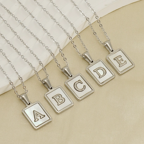 Vierkante Hanger Ketting Met Natuurlijke Witte Schelp Inleg En Beginletter Roestvrij Staal Elegant Sieraad Voor Dames