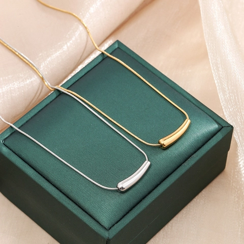 Collar de Pendiente de Tubo Curvado Minimalista de Acero de Titanio Oro Plata Cadena de Clavícula para Mujer Joyería de Moda