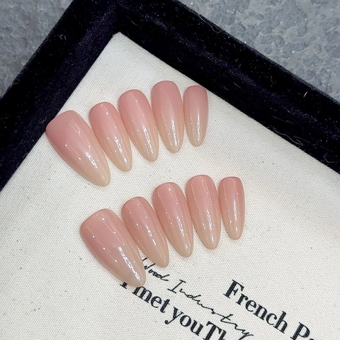 Nude Gradient Stern Muster Künstliche Nägel Kurz Mandelform Glänzend Blush Stil Falsche Nägel Mit Werkzeug Set Für Damen Täglich
