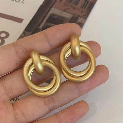 Orecchini A Cerchi Incatenati Oro Opaco Gioielli In Metallo Geometrici Texturizzati Donna Con Perno In Acciaio