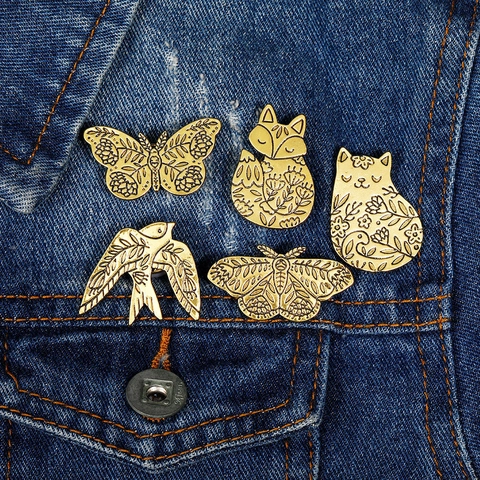 Spilla Animale in Lega Vintage per Donna Uomo Retro Volpe Farfalla Rondine Gatto Serpente Forma Incisione Floreale Distintivo Spille da Risvolto Creative Gioielli